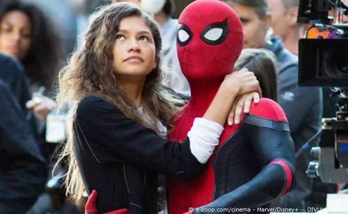 A triz Zendaia caracterizada como a personagem Mary Jane em cena do filme Homem-Aranha 3. (Foto: Marvel/Diney+ Divulgação)