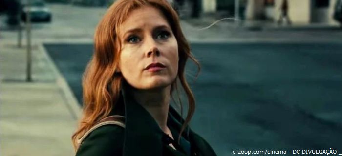 Amy Adams no papel de Lois Lane.