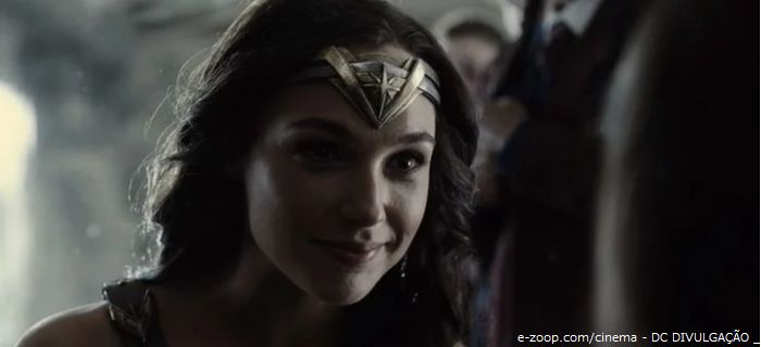 A atriz Gal Gadot caracterizada como Mulher Maravilha.