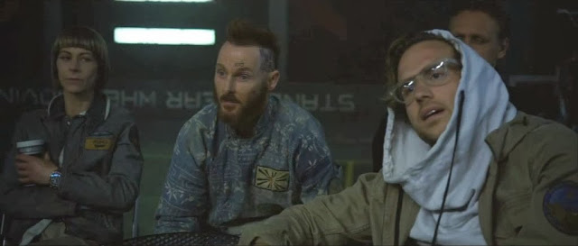 Millburn e Fifield no filme Prometheus.