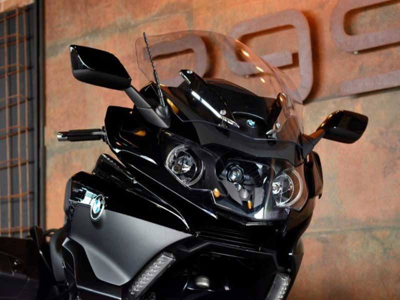 Detalhe do farol da BMW K 1600 Bagger.