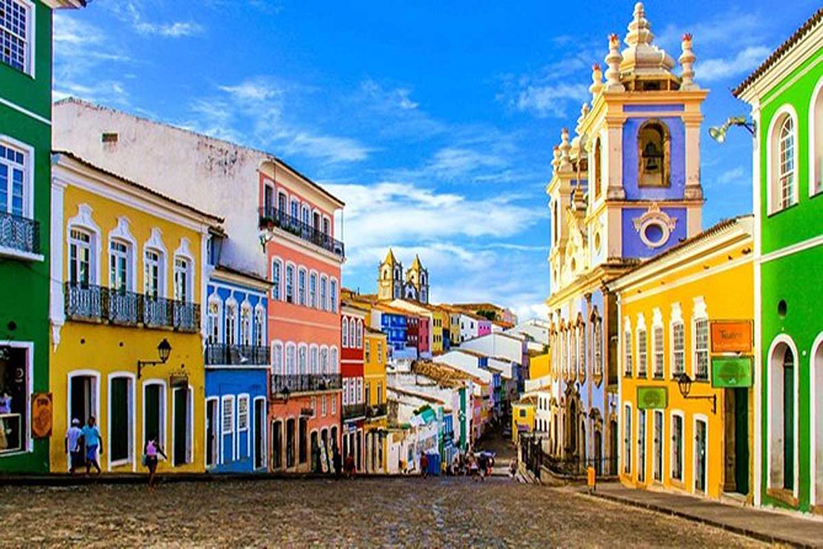 Centro histórico de Salvador ilustra artigo sobre roteiro de viagem em Salvador.